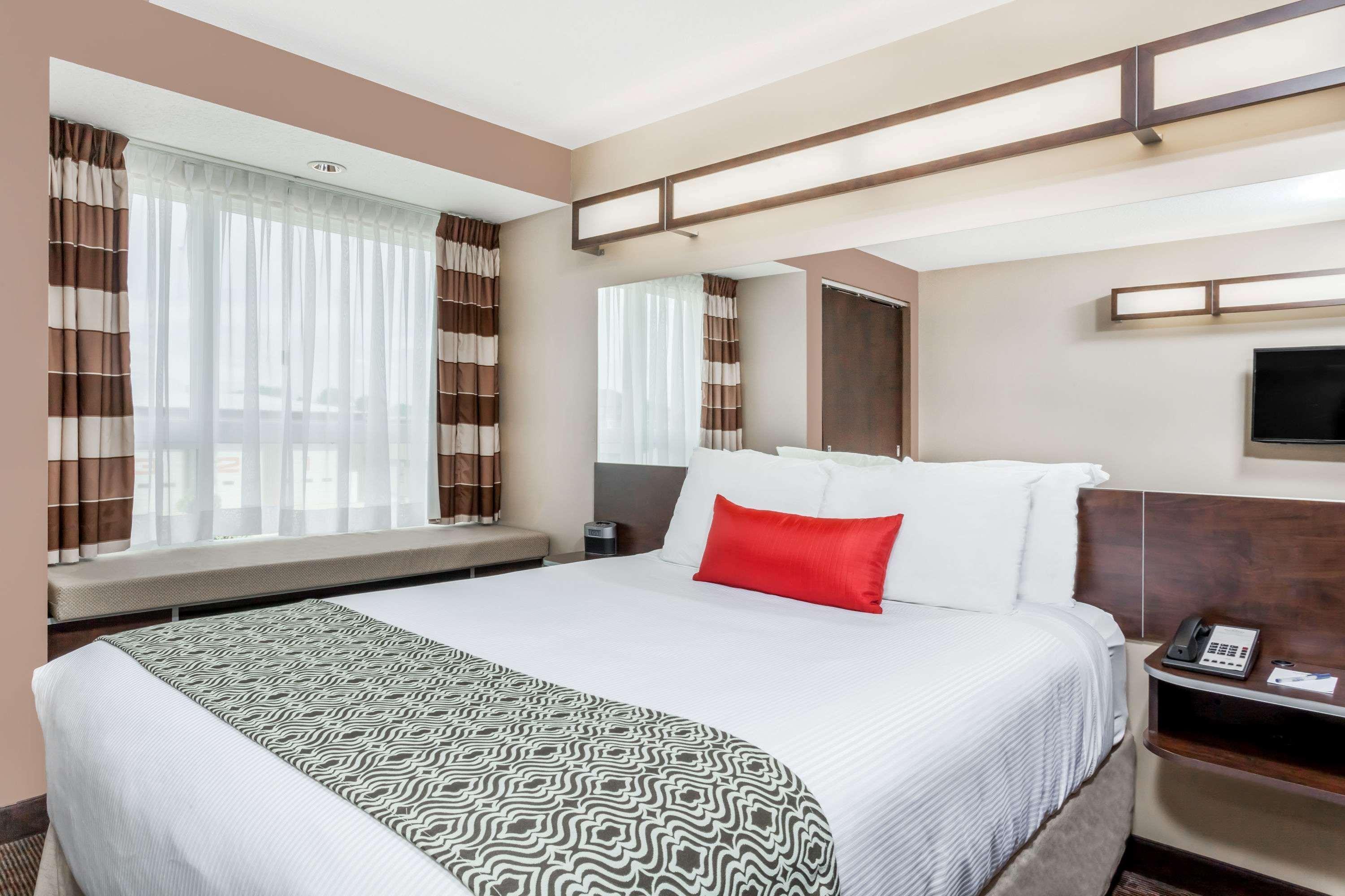 Microtel Inn & Suites By Wyndham Estevan Exterior foto