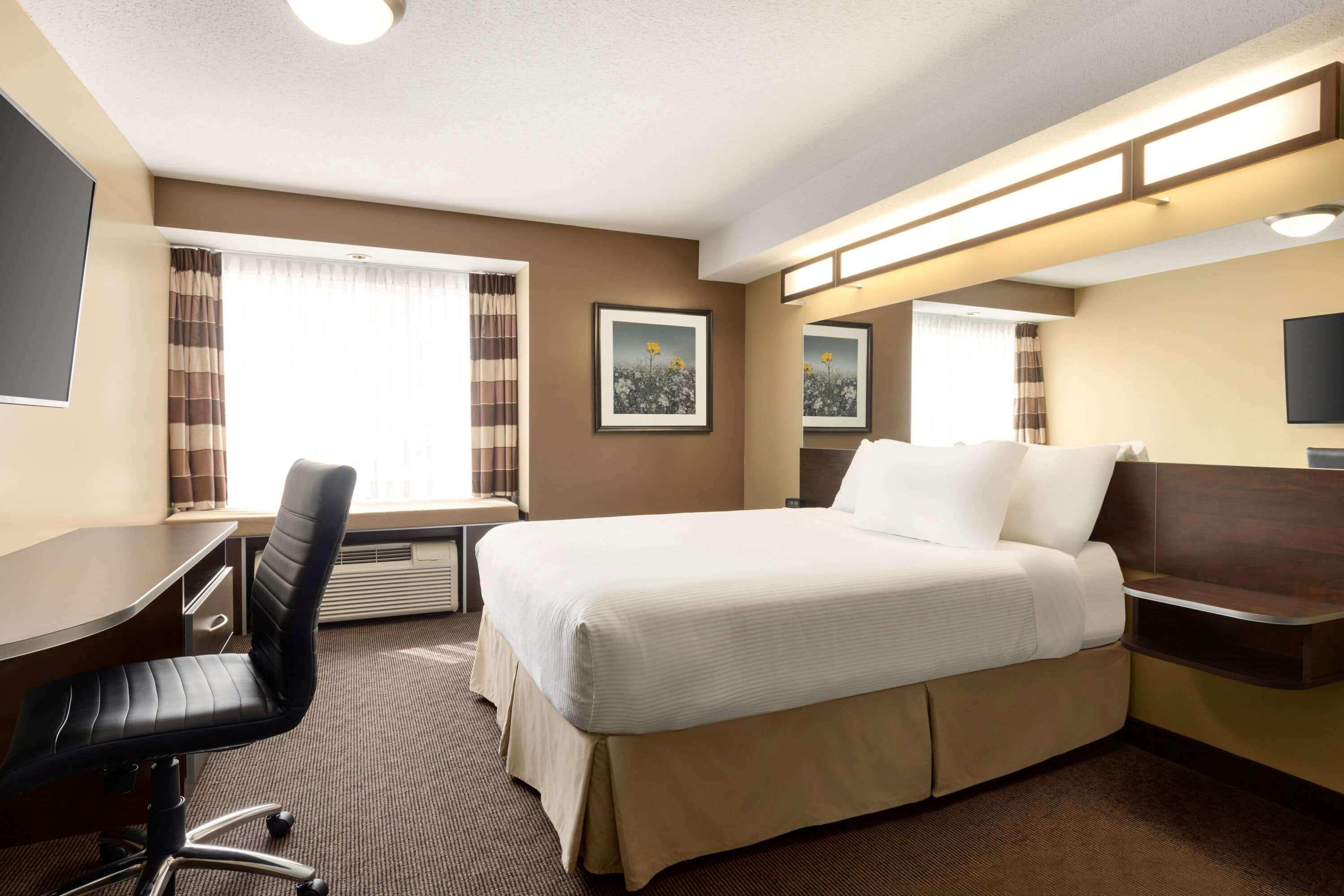Microtel Inn & Suites By Wyndham Estevan Exterior foto