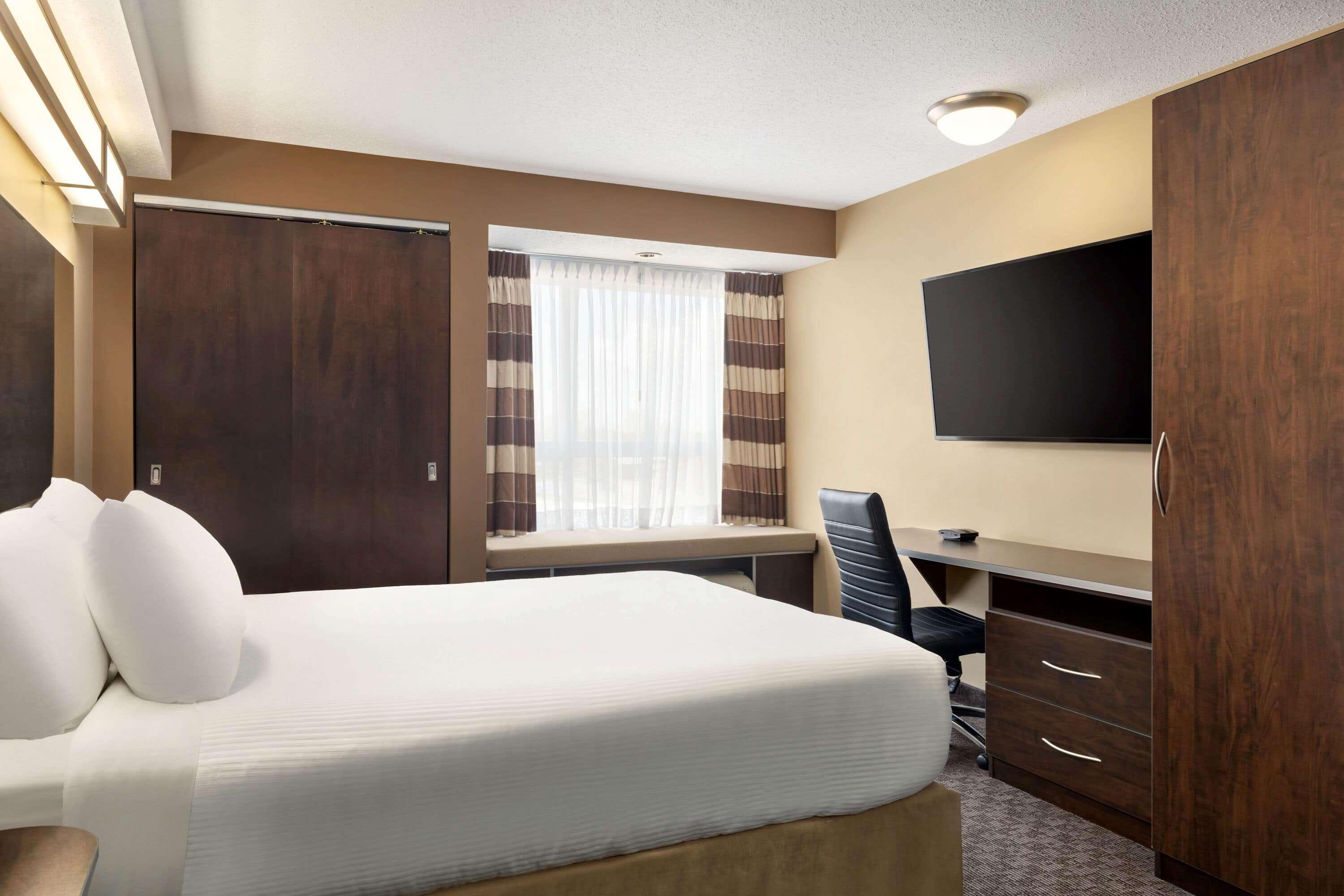 Microtel Inn & Suites By Wyndham Estevan Exterior foto