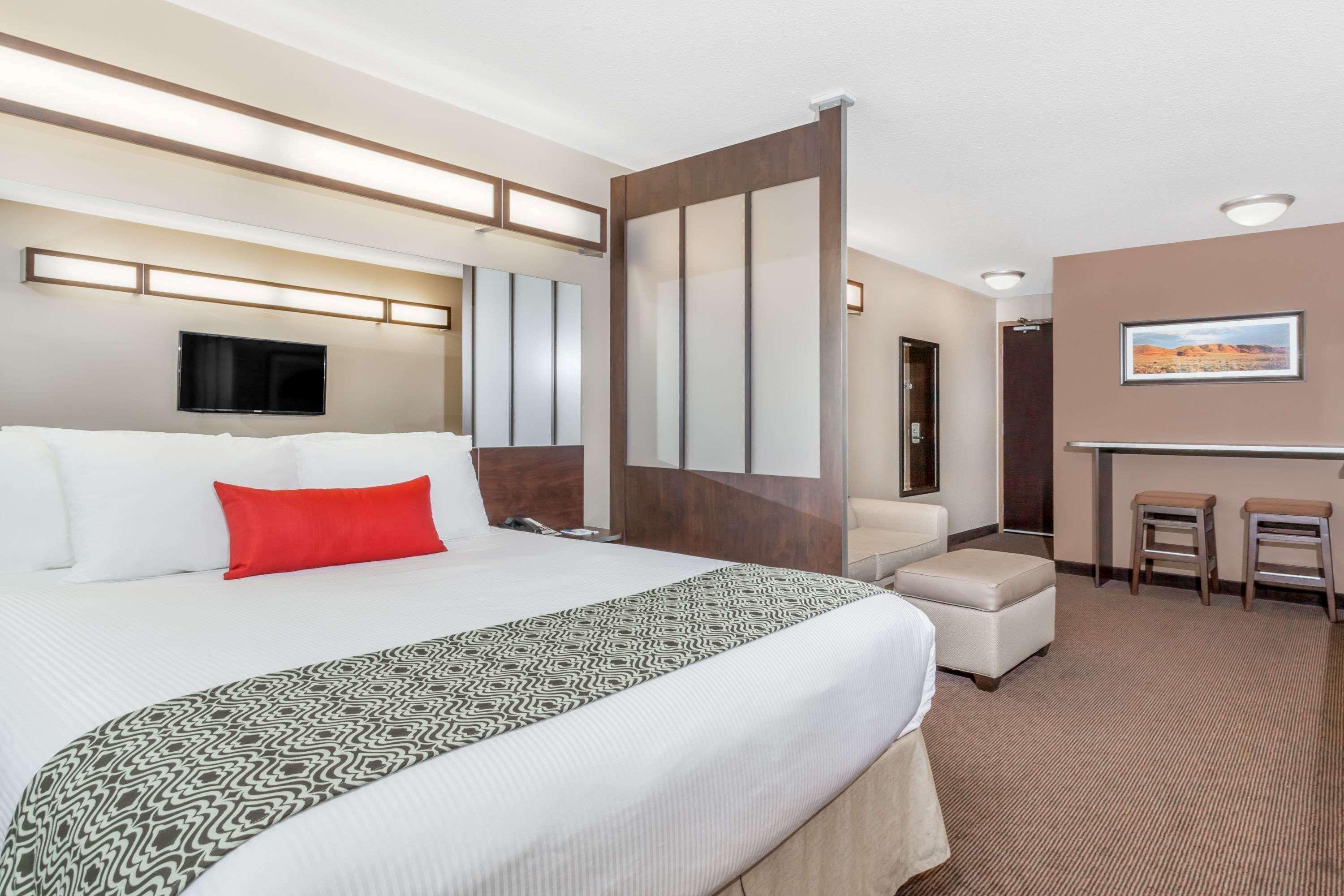 Microtel Inn & Suites By Wyndham Estevan Exterior foto