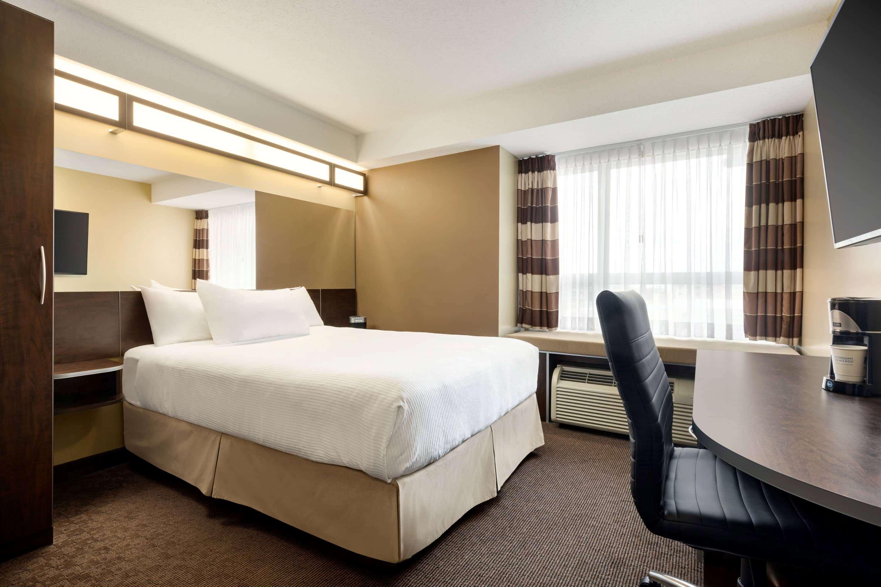 Microtel Inn & Suites By Wyndham Estevan Exterior foto
