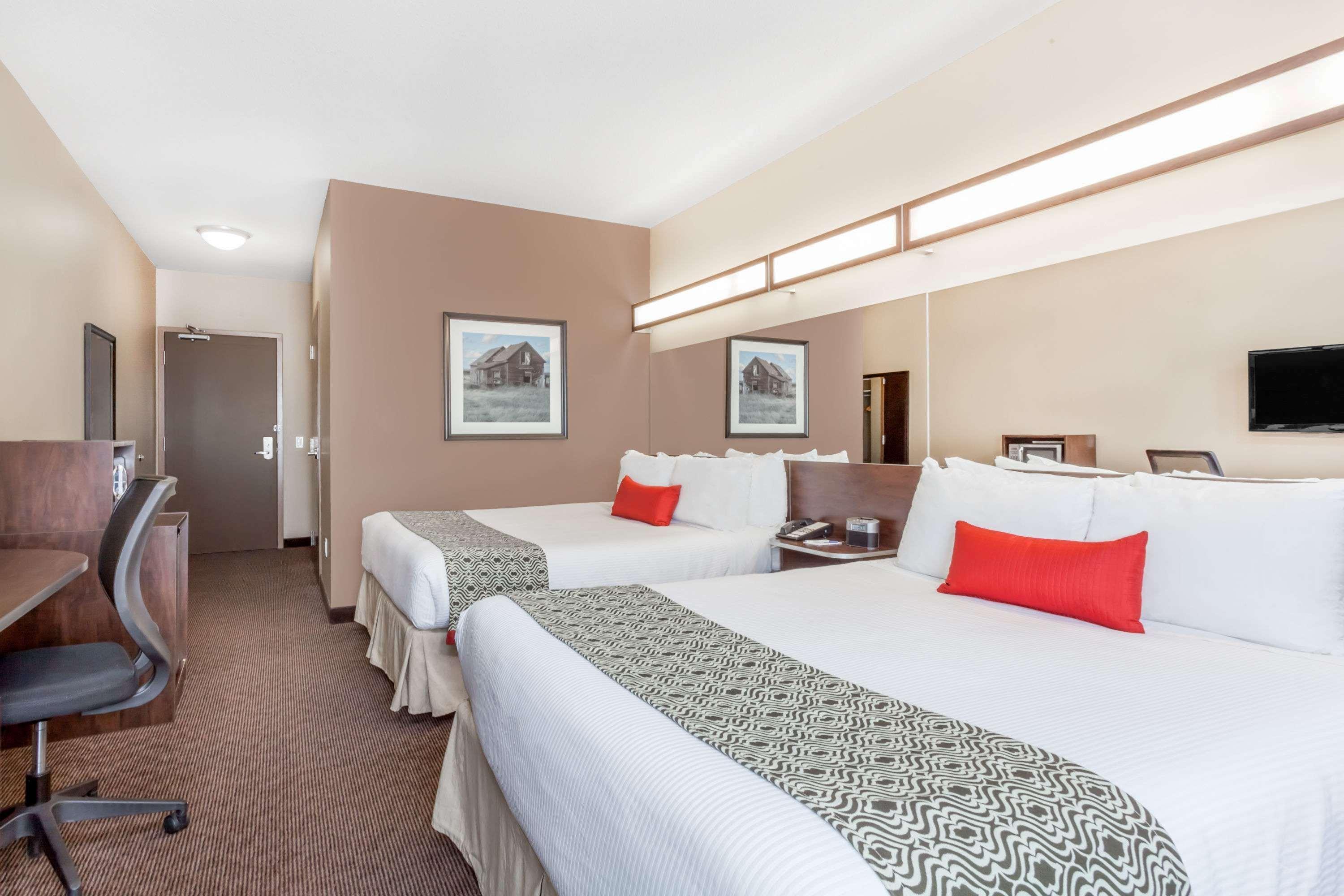 Microtel Inn & Suites By Wyndham Estevan Exterior foto