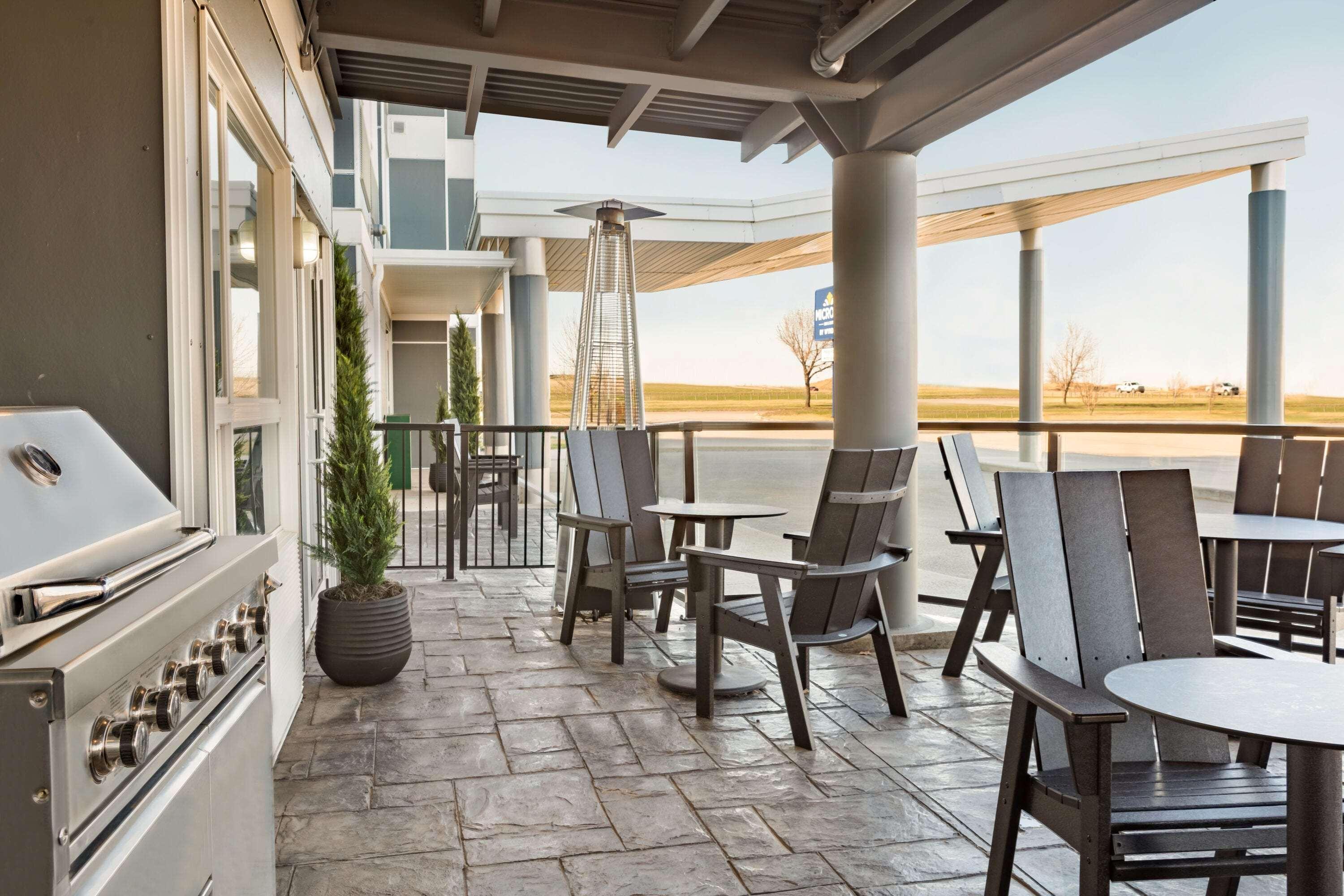 Microtel Inn & Suites By Wyndham Estevan Exterior foto
