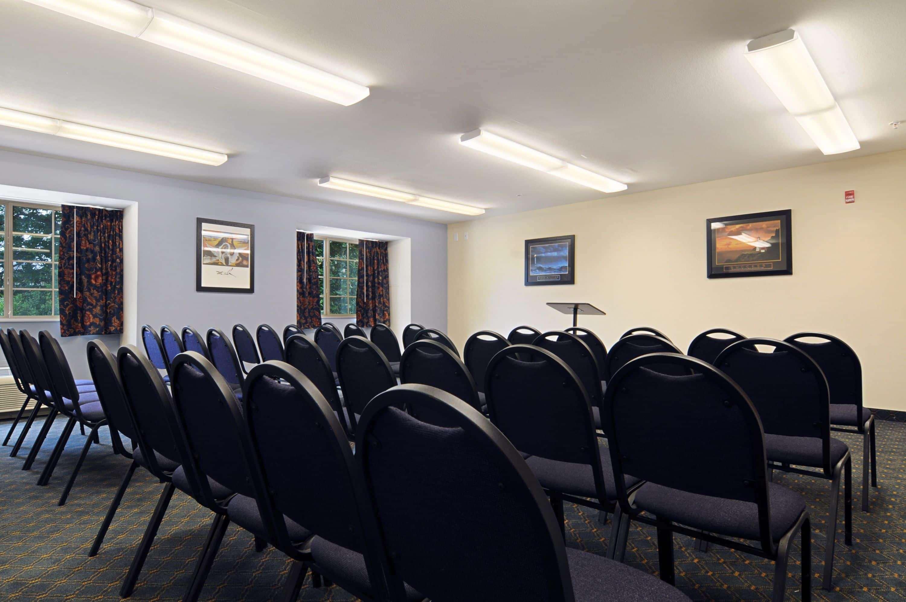 Microtel Inn & Suites By Wyndham Estevan Exterior foto
