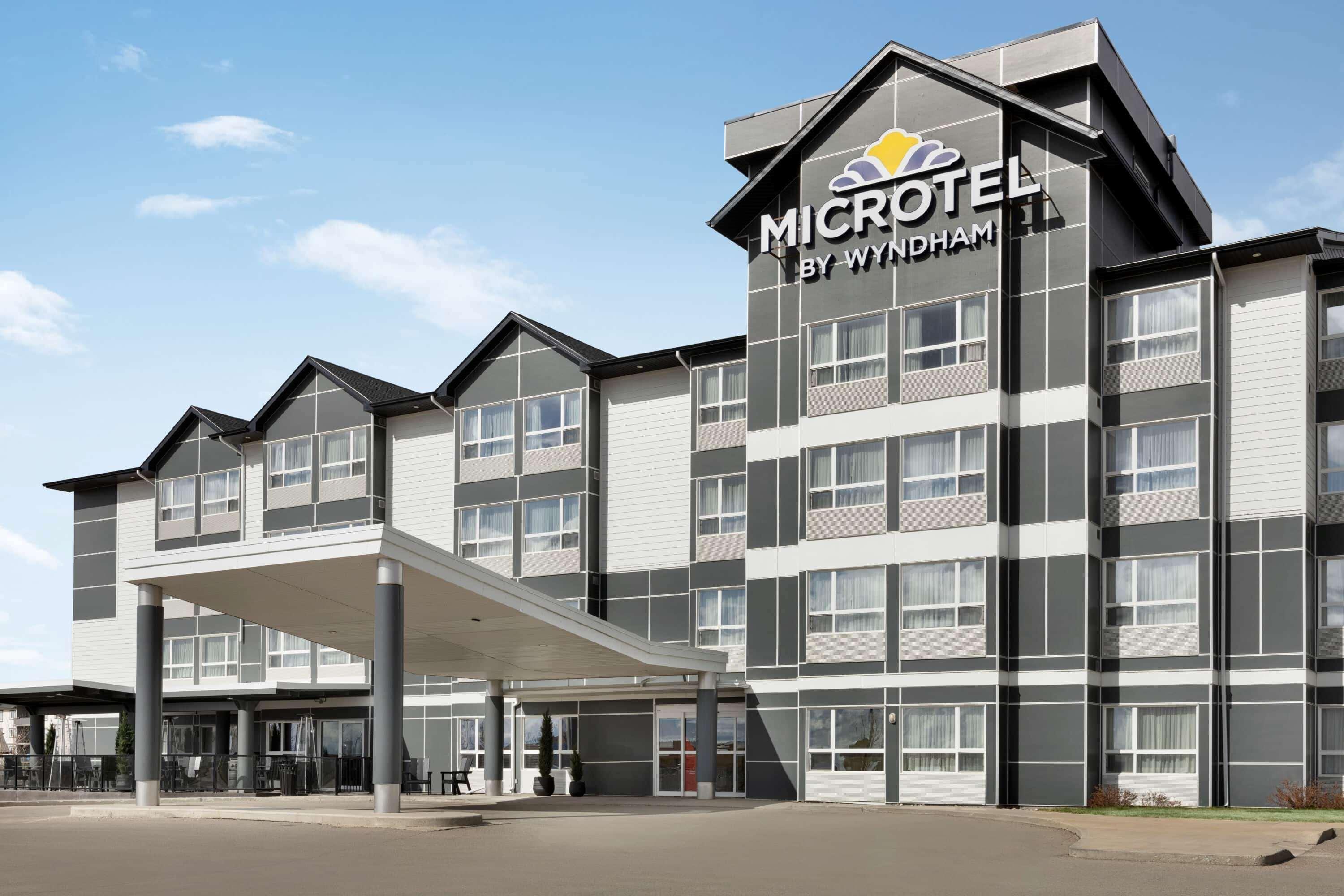 Microtel Inn & Suites By Wyndham Estevan Exterior foto