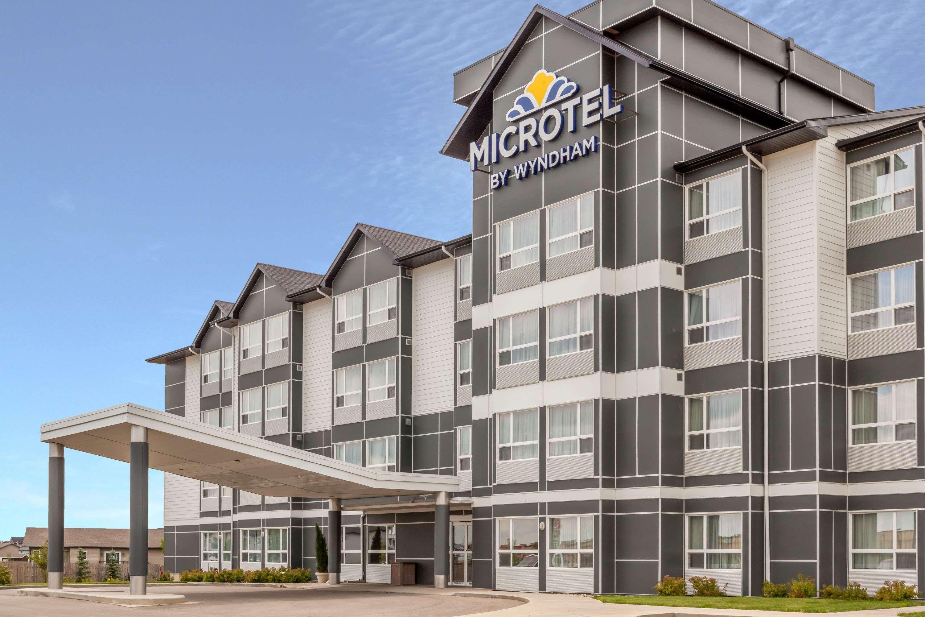 Microtel Inn & Suites By Wyndham Estevan Exterior foto
