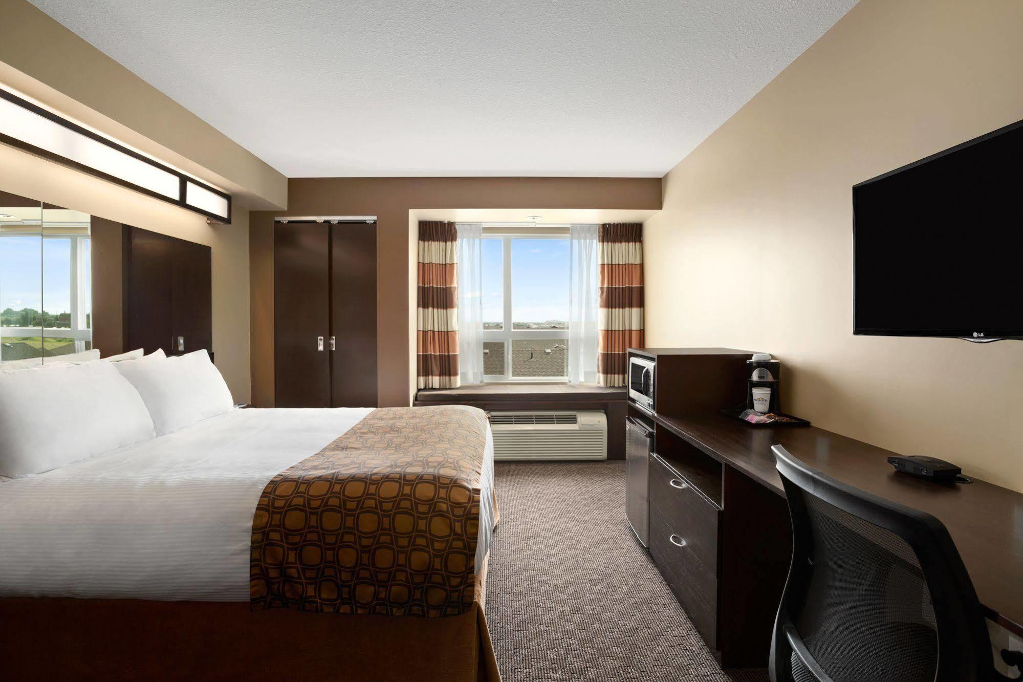 Microtel Inn & Suites By Wyndham Estevan Exterior foto